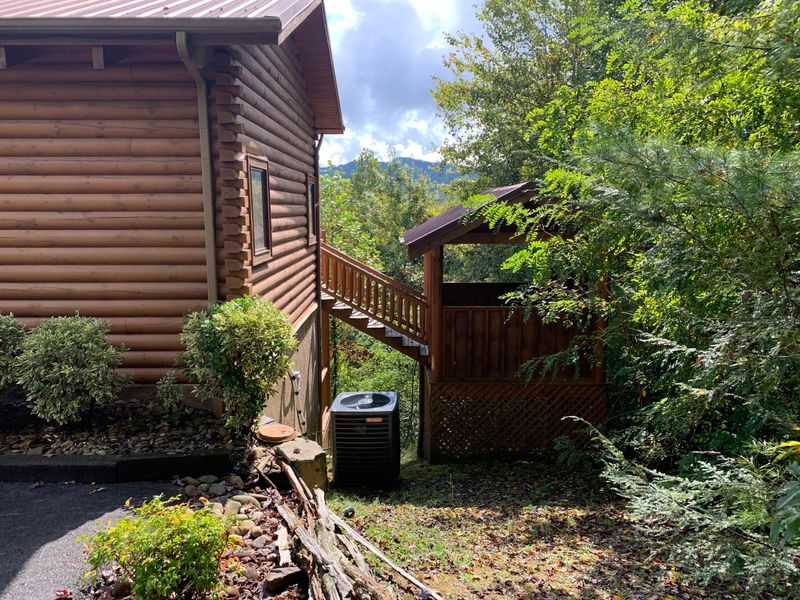 2419 Possum Cove Way, Sevierville, TN 37862