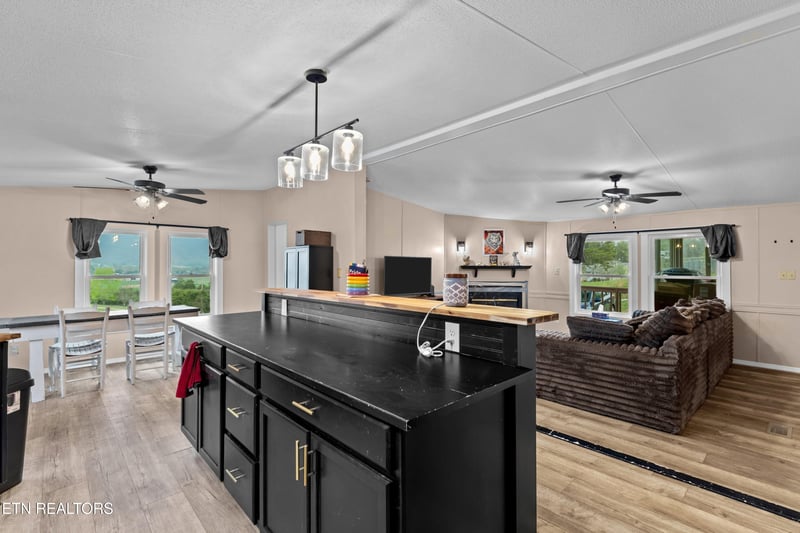 242 Cowan Ln, Lafollette, TN 37766