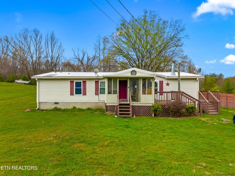 242 Cowan Ln, Lafollette, TN 37766