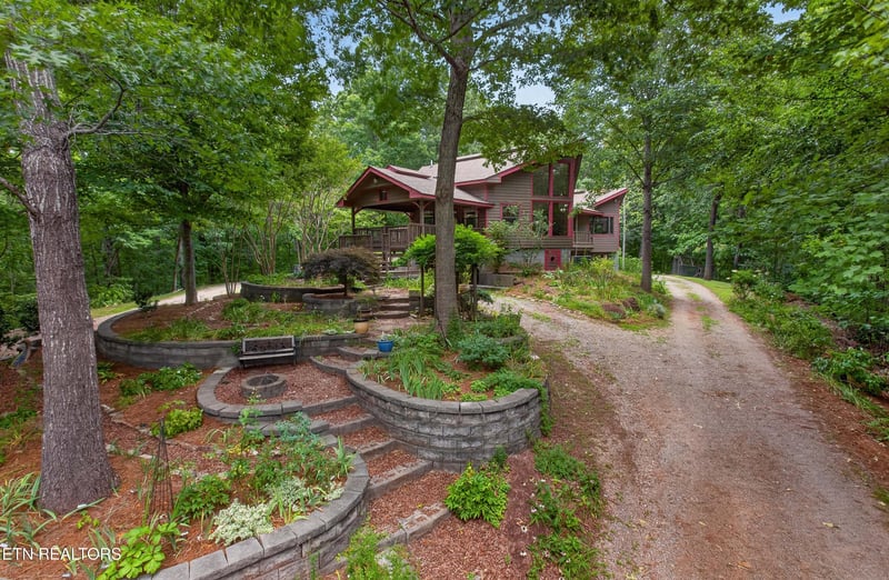 242 Deer Run Dr, Maryville, TN 37803