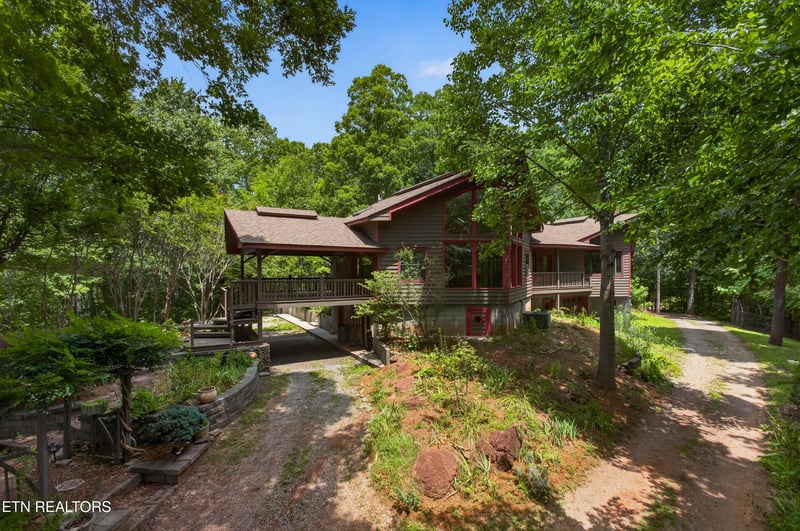 242 Deer Run Dr, Maryville, TN 37803