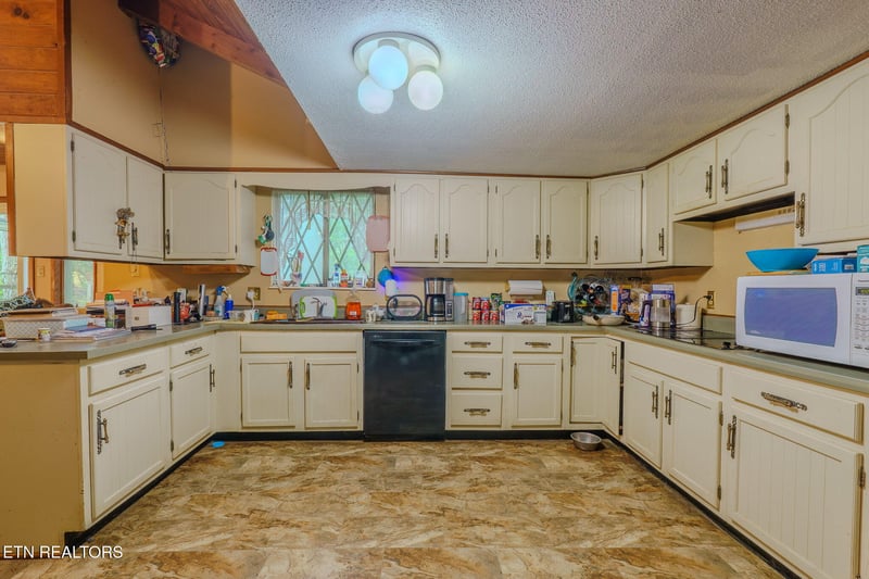 242 Joel Rd, Oliver Springs, TN 37840