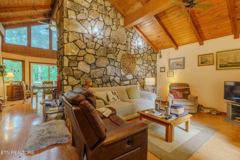 242 Joel Rd, Oliver Springs, TN 37840