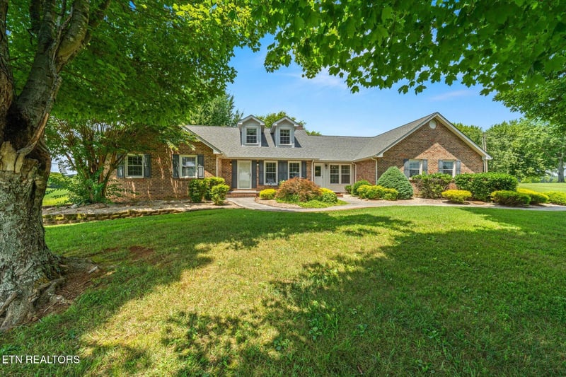 242 Kirk Cir, Madisonville, TN 37354