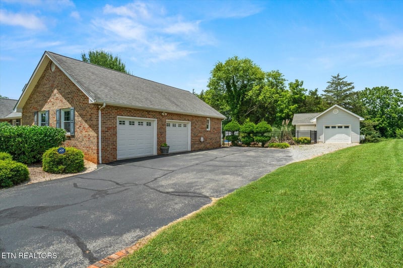 242 Kirk Cir, Madisonville, TN 37354