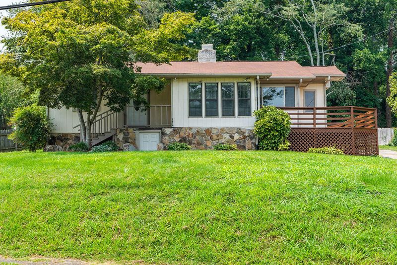 242 Outer Dr, Oak Ridge, TN 37830