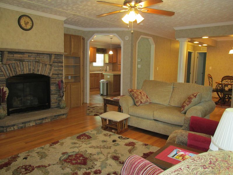 242 Powers Loop Rd, Oakdale, TN 37829