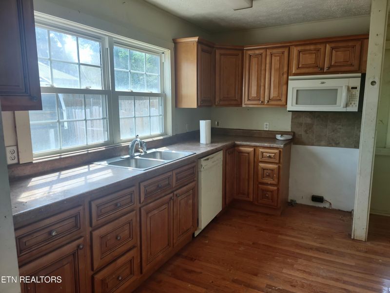242 Vermont Ave, Oak Ridge, TN 37830