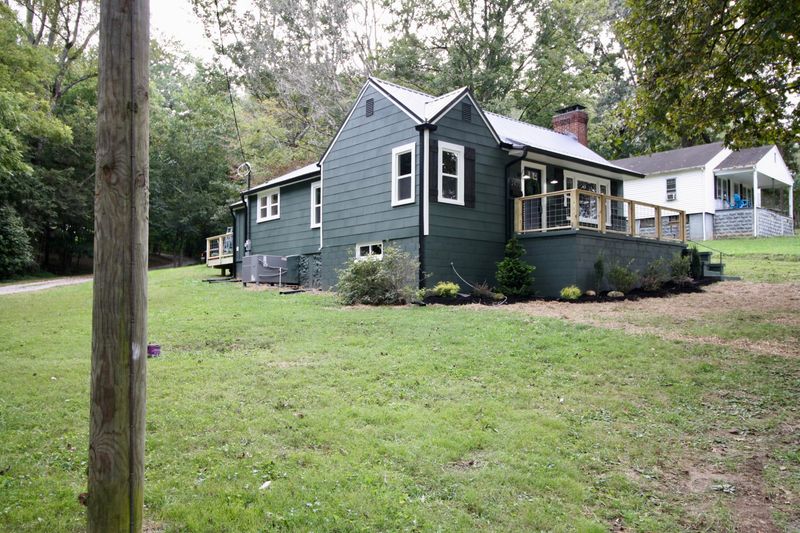 2420 Mine Rd, Mascot, TN 37806