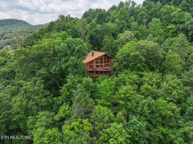 2420 Sunset Rd, Sevierville, TN 37862