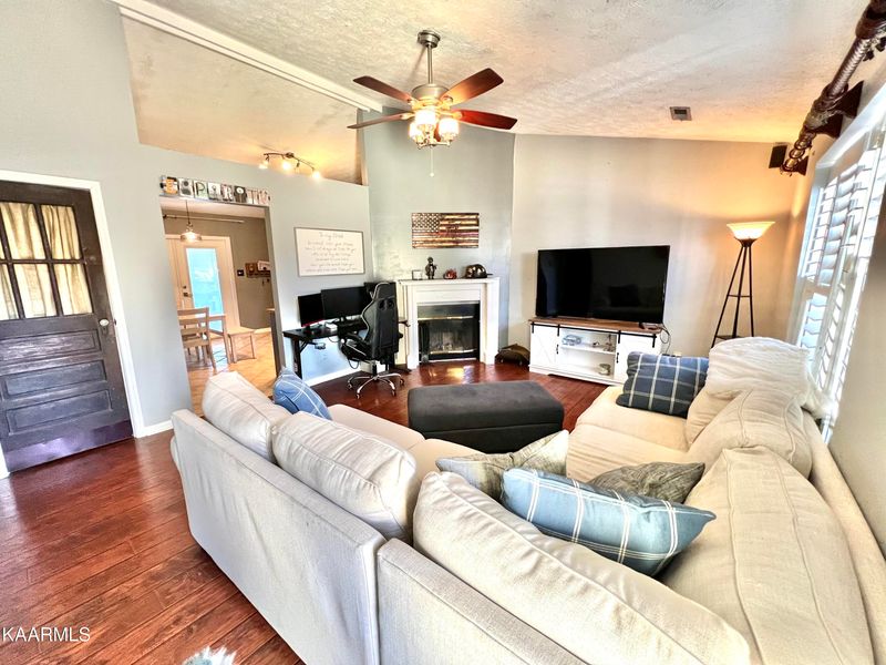 2421 Bainbridge Way, Powell, TN 37849