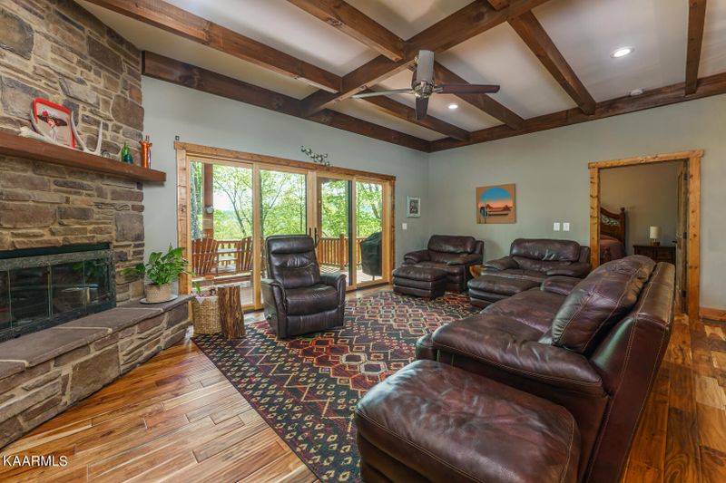 2421 Deep Springs Ln, Sevierville, TN 37862