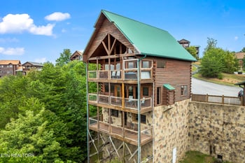 2422 Breezy Ridge Dr, Sevierville, TN 37876