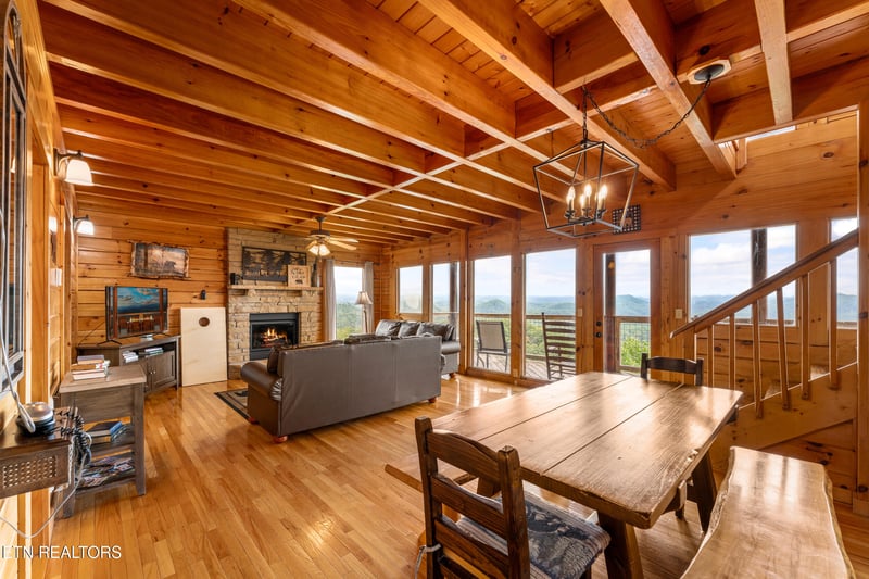 2422 Breezy Ridge Dr, Sevierville, TN 37876
