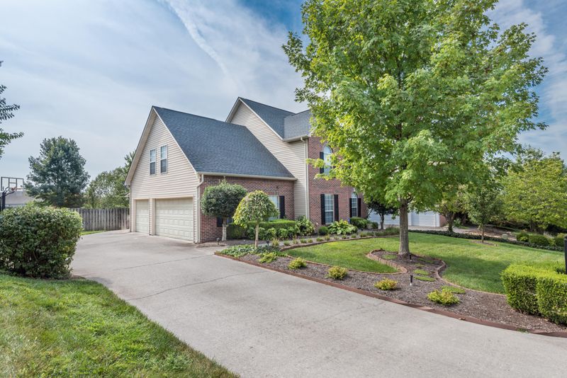 2422 Maple Crest Ln, Knoxville, TN 37921
