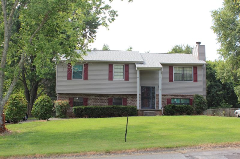 2425 Bishops Bridge Rd, Knoxville, TN 37922