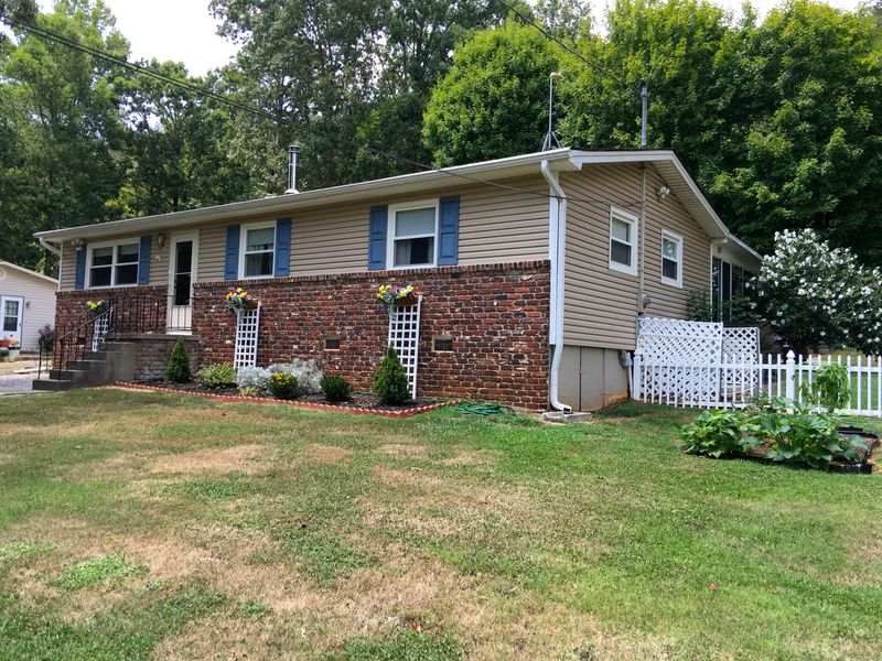 2425 Bison Dr, Knoxville, TN 37920