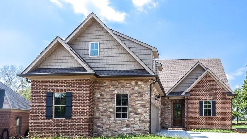 2425 Brooke Willow Blvd, Knoxville, TN 37932