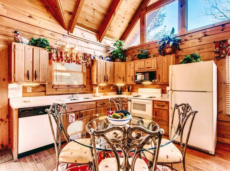 2425 Ridgehigh, Sevierville, TN 37876