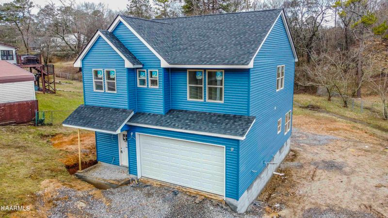 2425 Robinson Rd, Knoxville, TN 37923