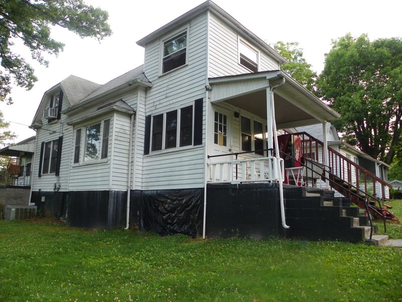 2425 Woodrow Dr, Knoxville, TN 37918