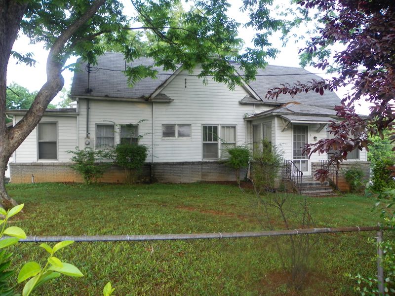 2425 Woodrow Dr, Knoxville, TN 37918