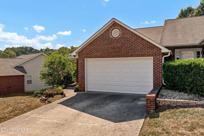 2426 Glen Meadow Rd, Knoxville, TN 37909