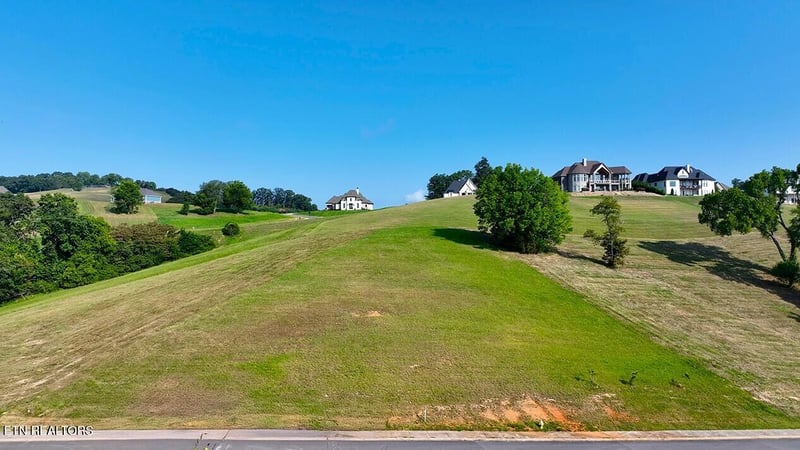 2429 Starboard Crest Rd, Morristown, TN 37814