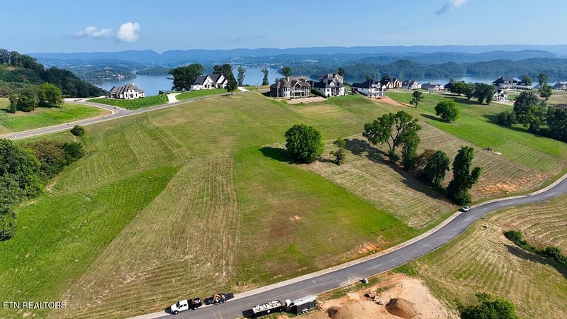 2429 Starboard Crest Rd, Morristown, TN 37814