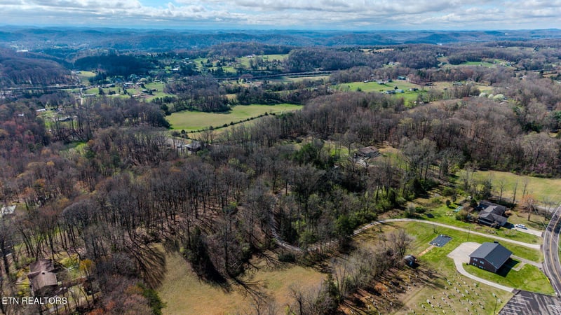 243 Black Oak Rd, Clinton, TN 37716