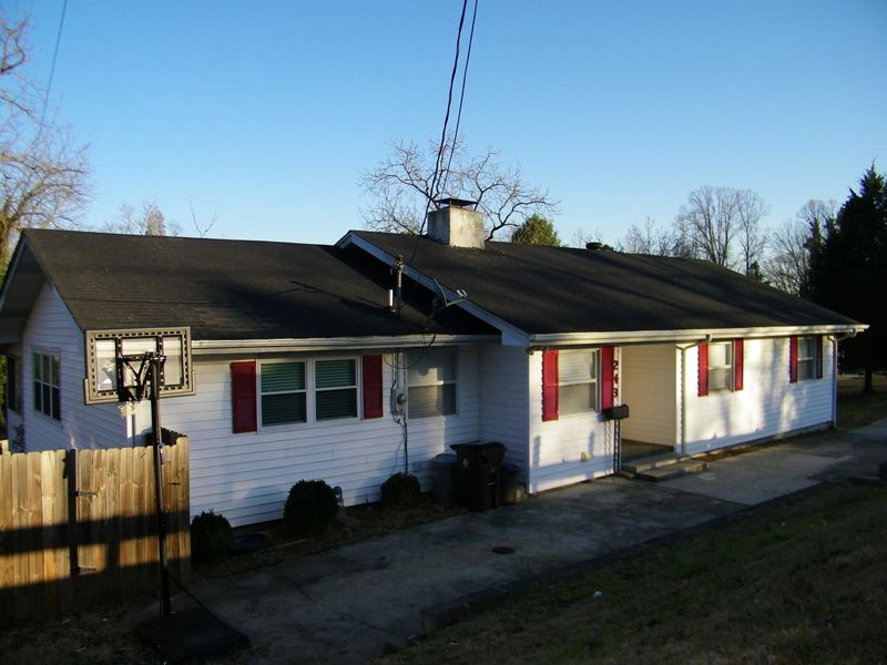 243 Outer Dr, Oak Ridge, TN 37830