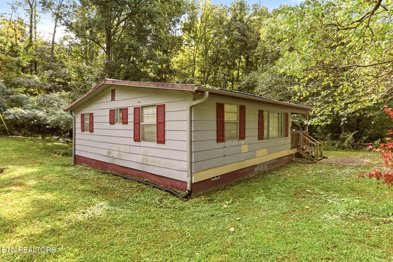 243 Smith Rd, Clinton, TN 37716
