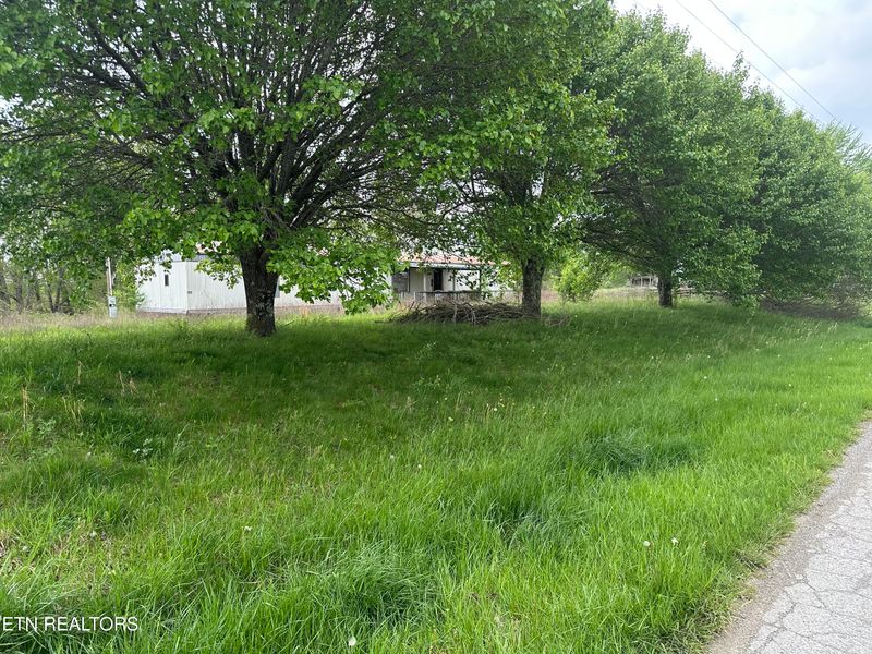 243 Twin Bridge Rd, Deer Lodge, TN 37726