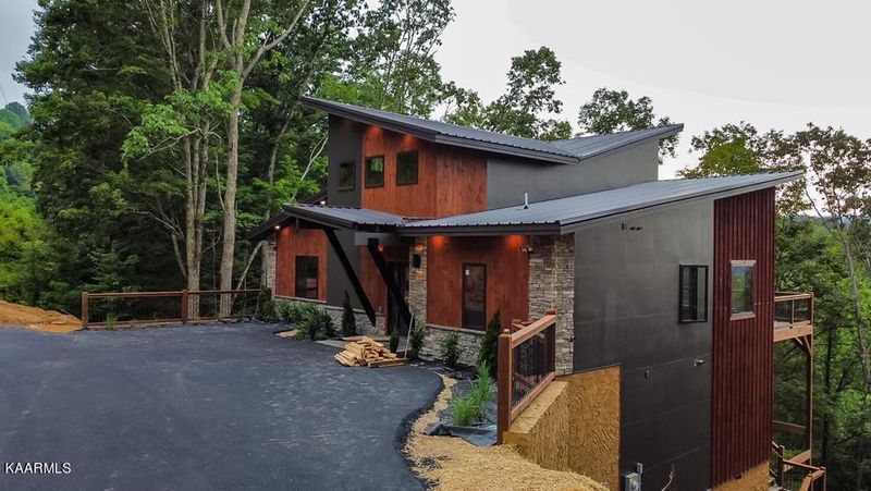 2430 Cove Mtn Ln, Sevierville, TN 37862