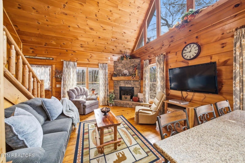 2430 N School Hse Gap Rd, Sevierville, TN 37876