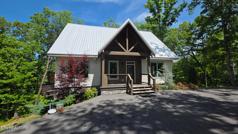 2430 Rainbow Falls Ln, Sevierville, TN 37862