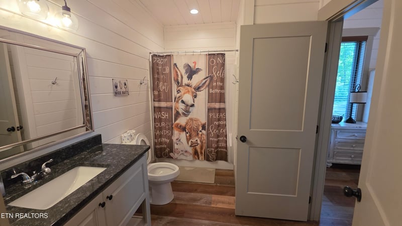 2430 Rainbow Falls Ln, Sevierville, TN 37862
