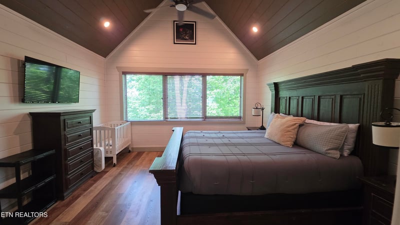 2430 Rainbow Falls Ln, Sevierville, TN 37862