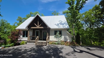 2430 Rainbow Falls Ln, Sevierville, TN 37862