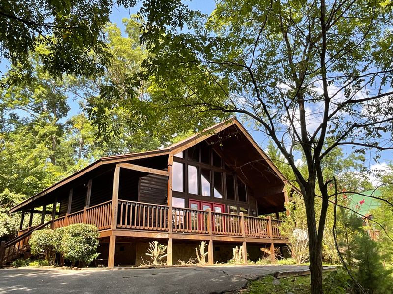2431 Breezy Rd, Sevierville, TN 37876
