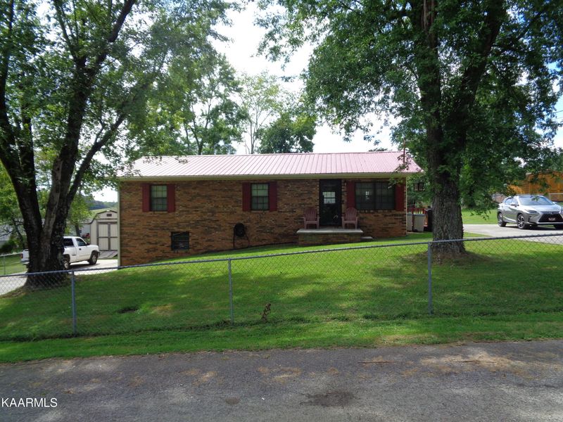 2432 Clint Cir, Morristown, TN 37813