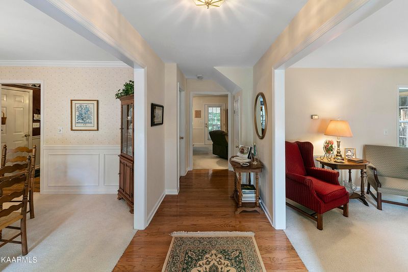 2433 Maple Crest Ln, Knoxville, TN 37921