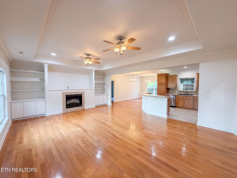 2433 Misty Ridge Dr, Lenoir City, TN 37772