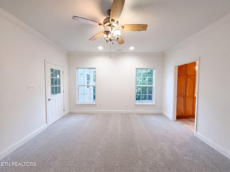 2433 Misty Ridge Dr, Lenoir City, TN 37772