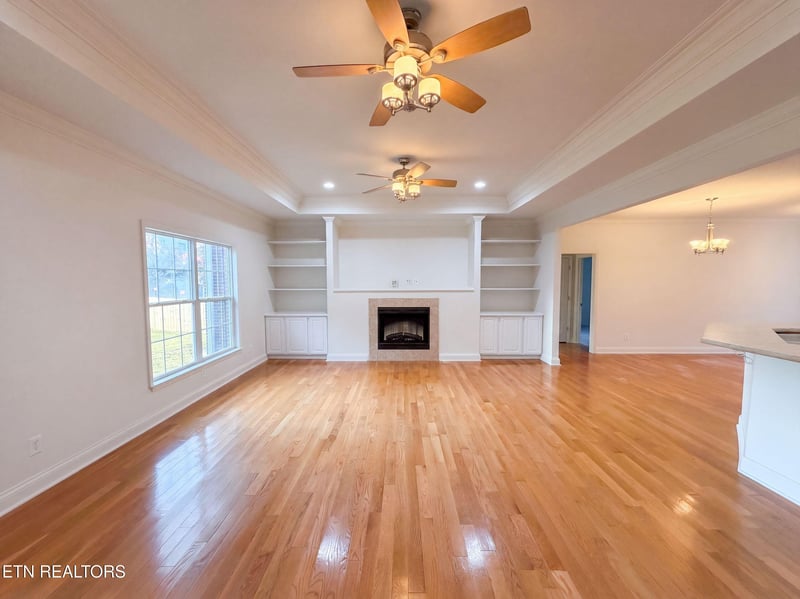 2433 Misty Ridge Dr, Lenoir City, TN 37772