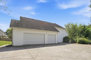 2433 Misty Ridge Dr, Lenoir City, TN 37772