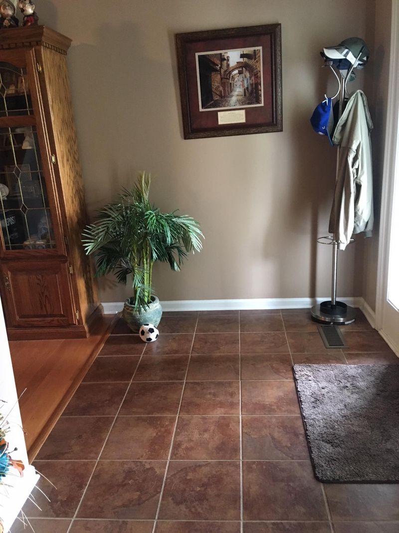 2434 Village Ln, Athens, TN 37303