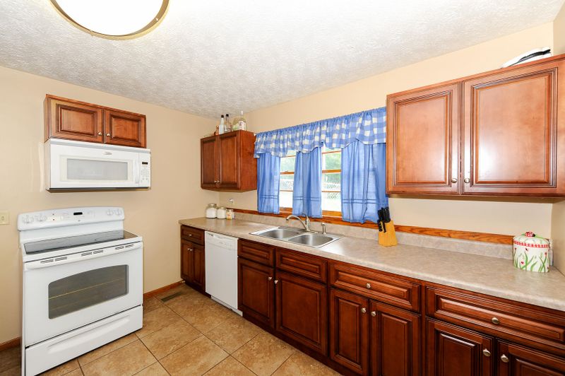 2435 Cecelia Ave, Maryville, TN 37804