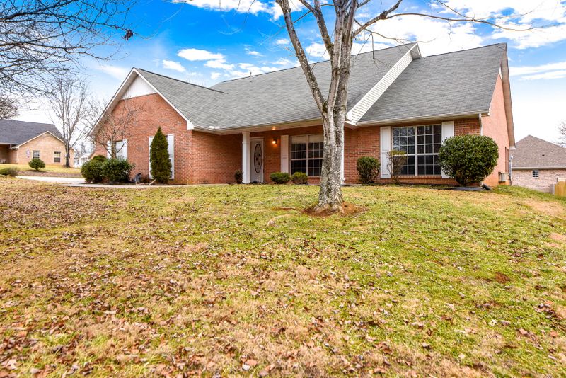 2436 Dublin Dr, Maryville, TN 37803