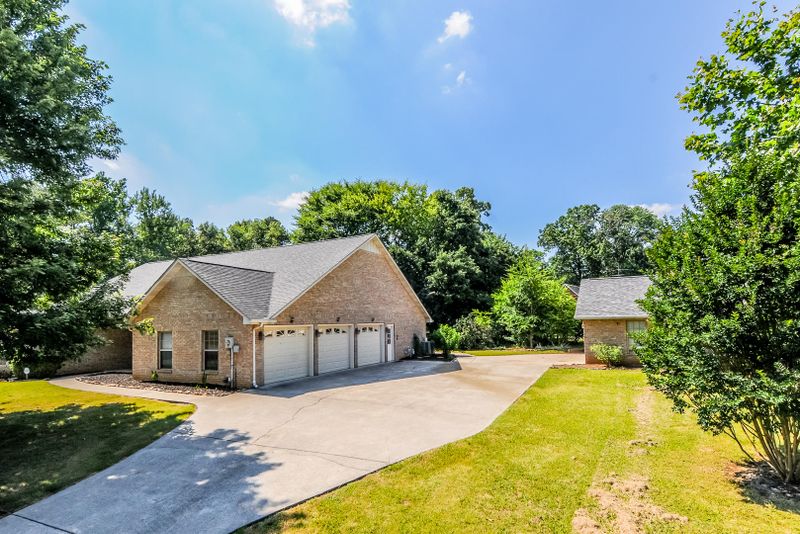 2437 Dublin Dr, Maryville, TN 37803